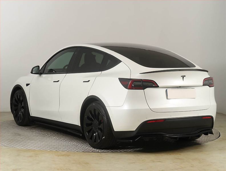 Tesla Model Y (2022) Performance 79kWh - fotka 4 z 21