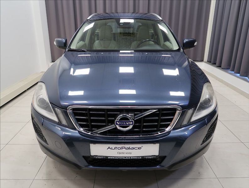 Volvo XC60 2,4 D5 AWD AUT - fotka 2 z 23