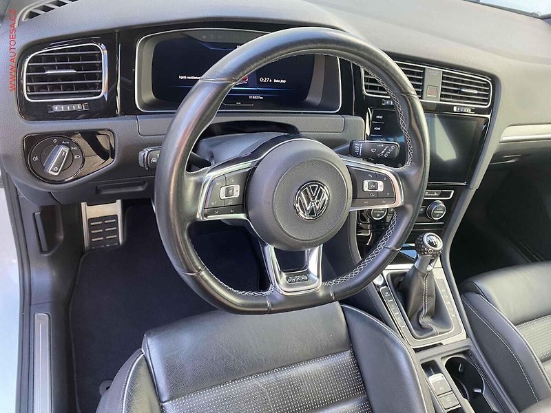 Volkswagen Golf (2017) 2.0 TDi, GTD, LED, Webasto - fotka 12 z 20