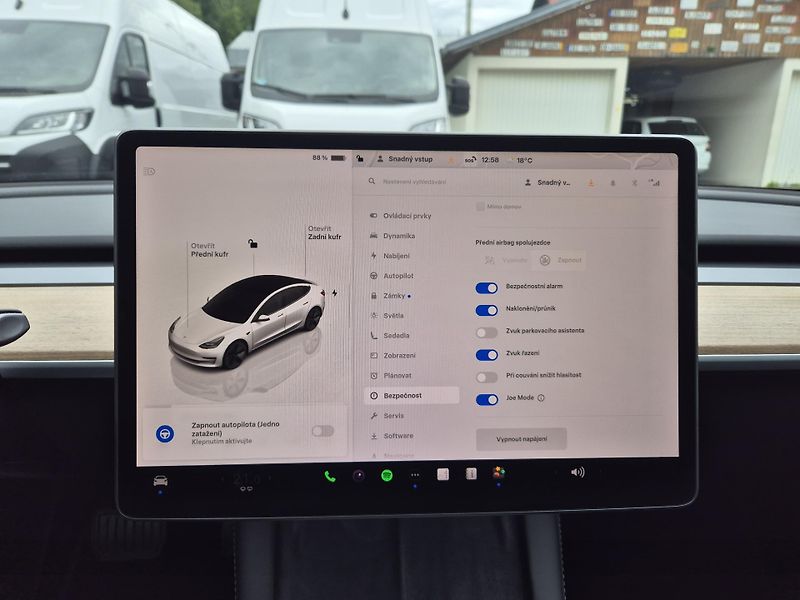 Tesla Model 3 LONG RANGE DUAL MOTOR SOH 94% - fotka 28 z 49