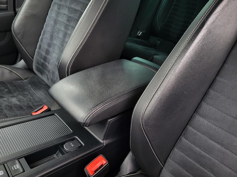 Volkswagen Passat SEDAN 2.0 TDi ELEGANCE *ČR - fotka 24 z 46