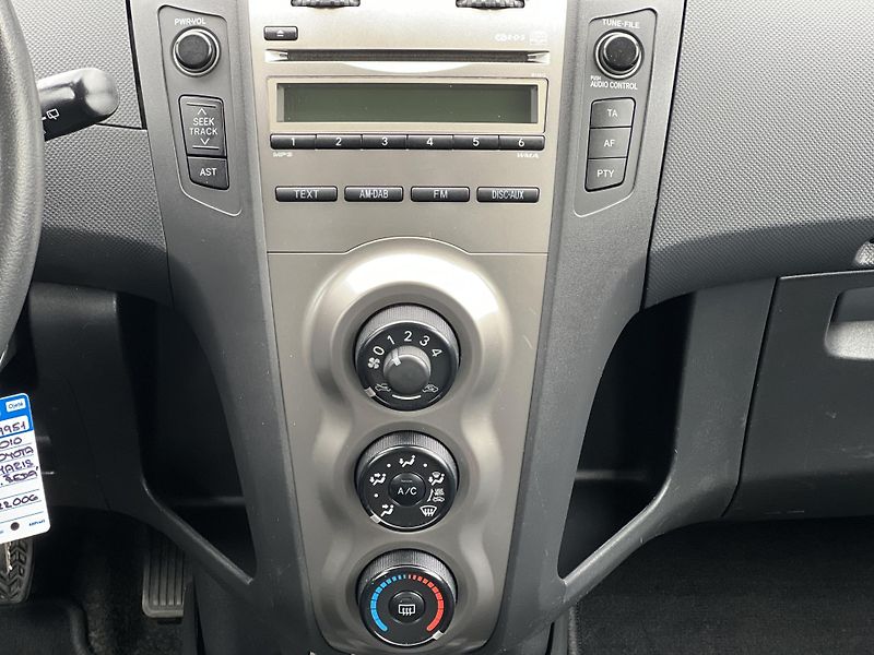Toyota Yaris 1.3VVT-i 74kw KLIMA PŮVOD ČR  - fotka 18 z 38