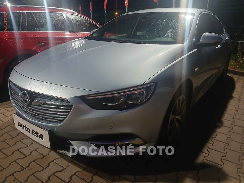 Opel Insignia (2017) 2.0 CDTi - fotka 1 z 3