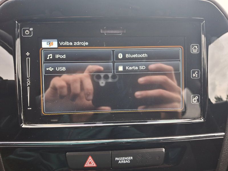 Suzuki Vitara (2024) Premium Hybrid Automat - fotka 26 z 35