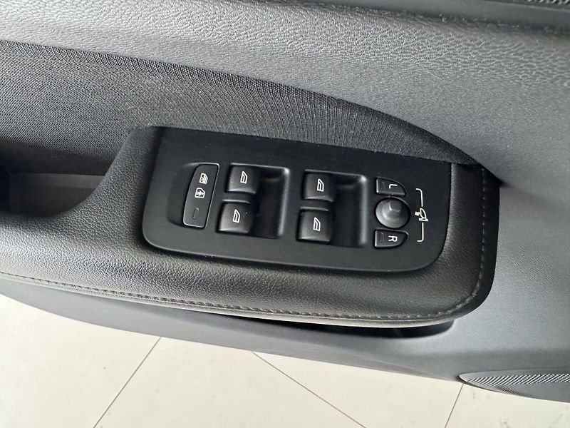 Volvo V60 D3 AUT*110kW*LED*KeyLess*DPH - fotka 28 z 34
