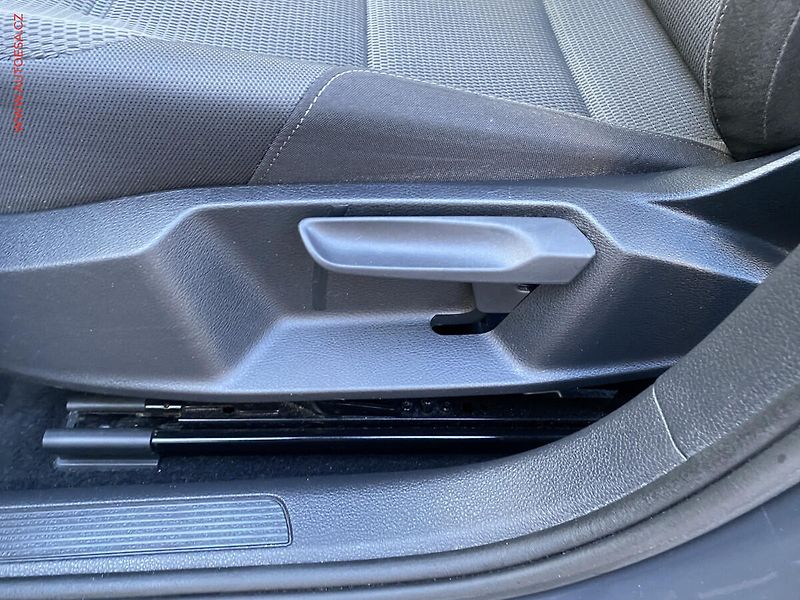 Volkswagen Golf (2018) 1.4 TSi, ČR, Comfortline - fotka 14 z 16