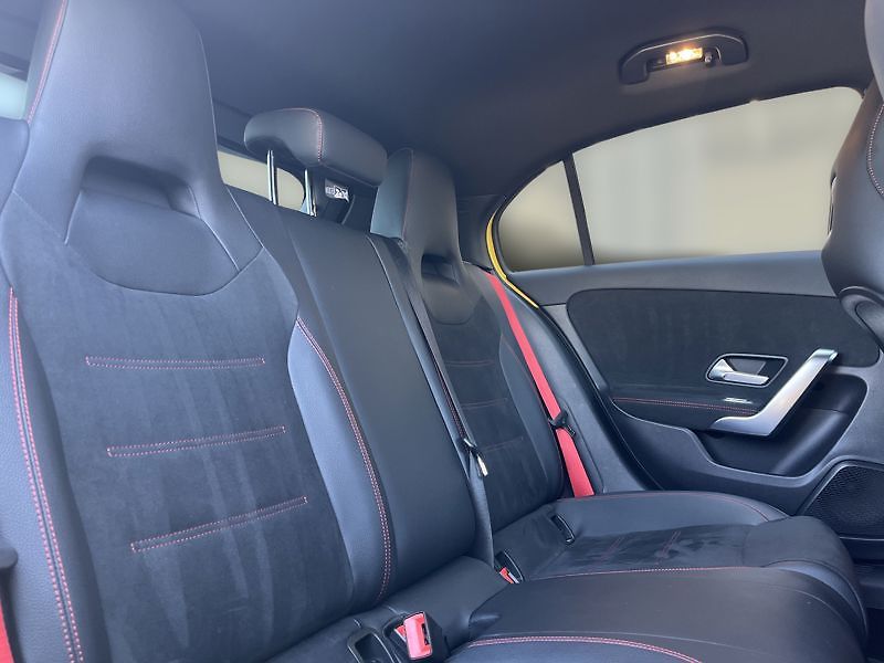 Mercedes-Benz Třídy A A-Třída Mercedes-AMG 35 4MATIC - fotka 18 z 18