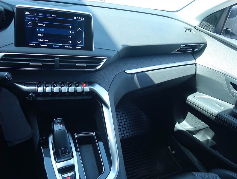 Peugeot 3008 (2019) 1.6 PureTech, Automat - fotka 12 z 18