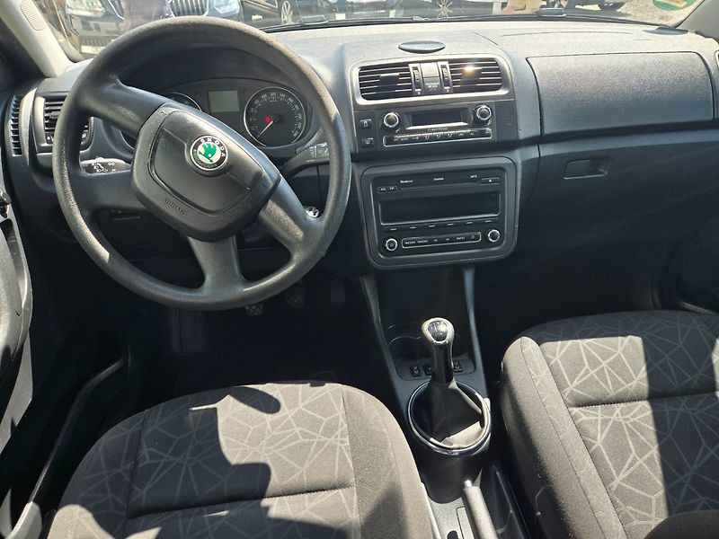 Škoda Fabia (2012) 1.2 TSI Serviska - fotka 16 z 34
