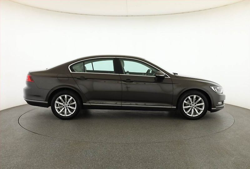 Volkswagen Passat (2016) 2.0 TDI, Serv.kniha, Kůže - fotka 6 z 17