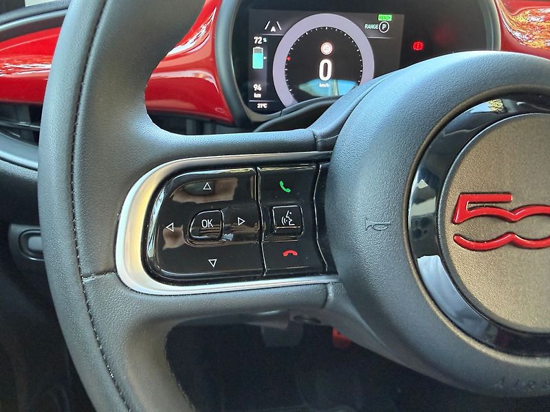Fiat 500 (2023) RED 70kW Kamera - fotka 24 z 34