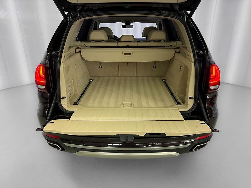 BMW X5 40d xDrive INDIVIDUAL, PANO, B - fotka 31 z 31