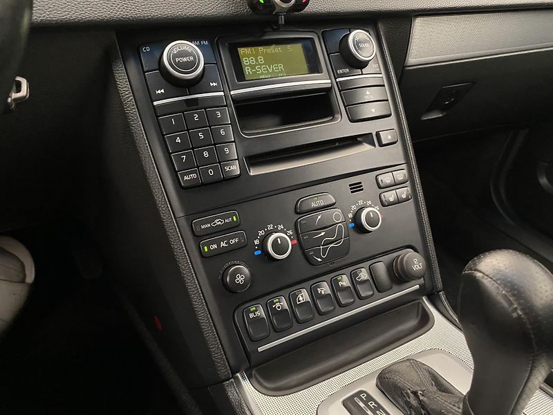Volvo XC90 D5 AWD SPORT AUT CZ - fotka 8 z 42