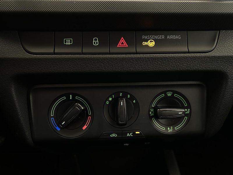 Škoda Fabia 1.0 TSI Ambition - fotka 12 z 21