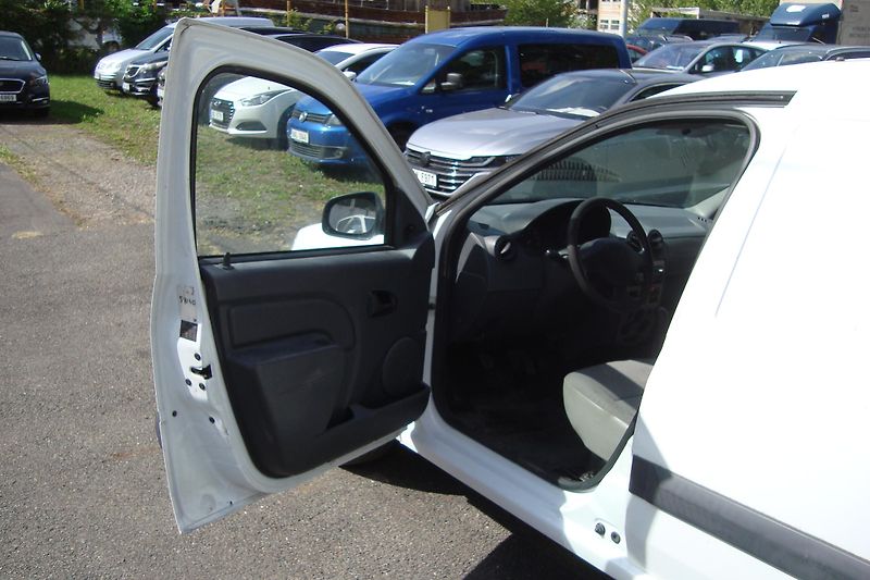 Dacia Logan (2011) 1.5 DCi, Nová STK + ME 8/2028 - fotka 26 z 39