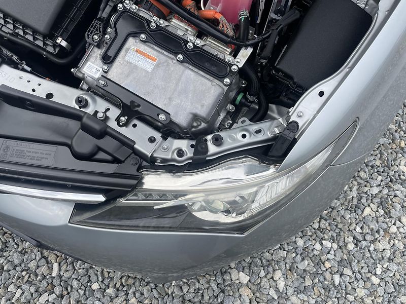 Toyota Auris 1.8i 16v HYBRID AUT SERVIS TOP - fotka 80 z 172