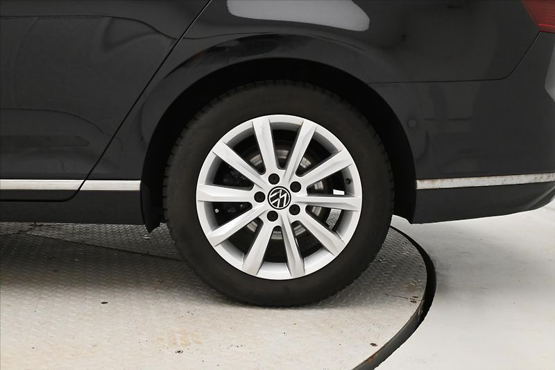 Volkswagen Passat 2,0 TDI 110 kW DSG ELEGANCE Zá - fotka 32 z 32
