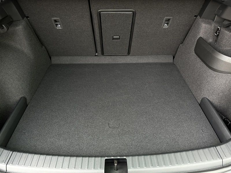 Škoda Karoq 1.5TSi DSG 150PS Sportline Mat - fotka 39 z 41
