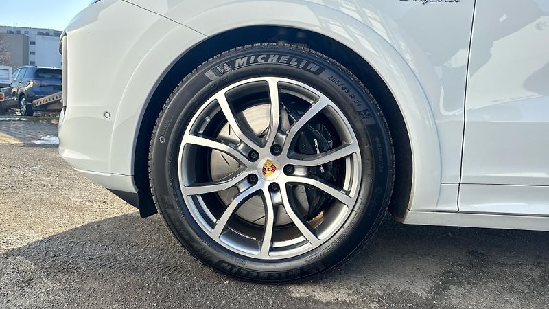 Porsche Cayenne Turbo E-Hybrid - fotka 9 z 29