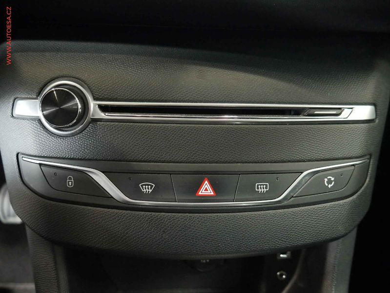 Peugeot 308 (2015) 1.2 PT, ČR, Active, TZ - fotka 12 z 19