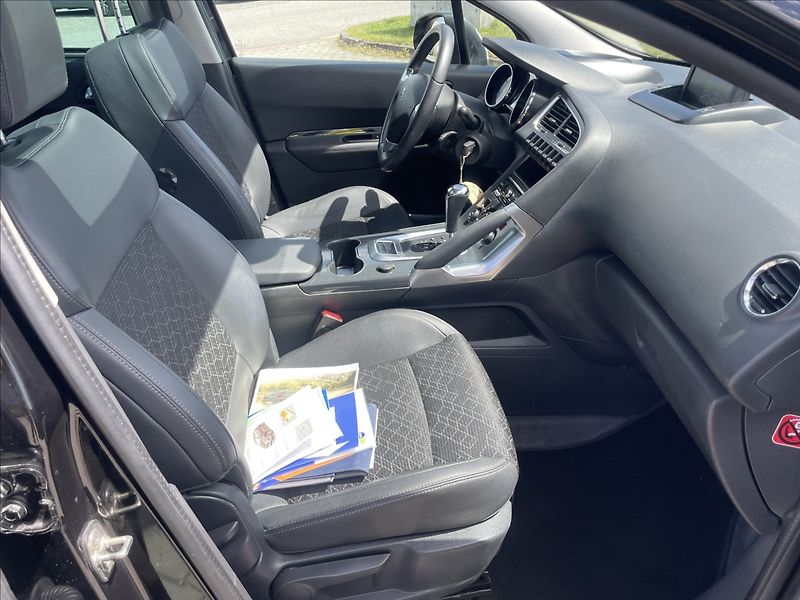 Peugeot 3008 1,6 THP 121kw ALLURE GPS PANOR - fotka 14 z 40
