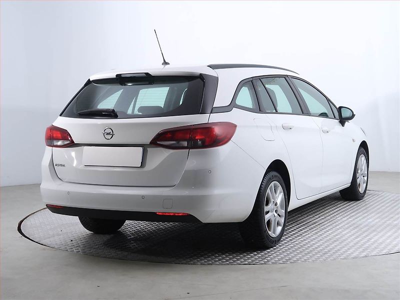 Opel Astra (2019) 1.4 T, Tempomat, Park. senzory - fotka 5 z 18