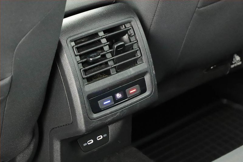 Volkswagen Golf (2021) Life 2.0 TDI, ČR,1.maj - fotka 11 z 20
