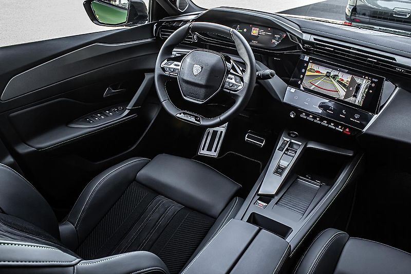 Peugeot 408 (2026) 1,6 GT Plug-in HYBRID 240 e-DC - fotka 10 z 22