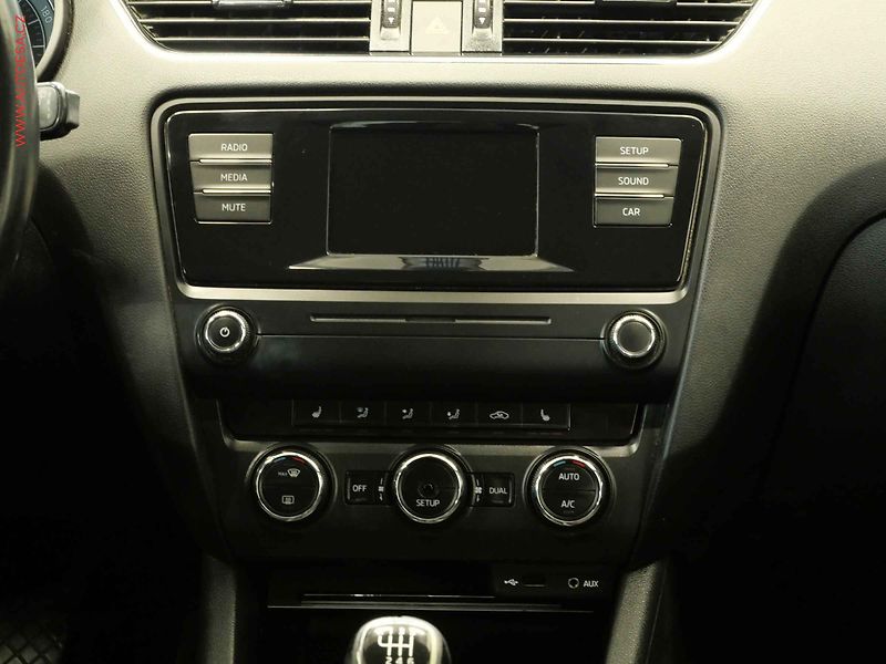 Škoda Octavia (2015) 1.4 TSi, Edition, xenon - fotka 13 z 14