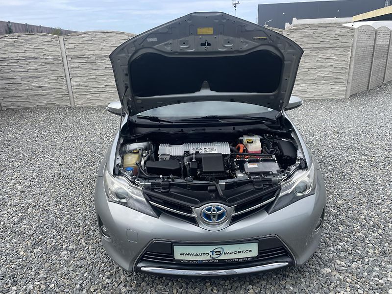 Toyota Auris 1.8i 16v HYBRID AUT SERVIS TOP - fotka 82 z 172