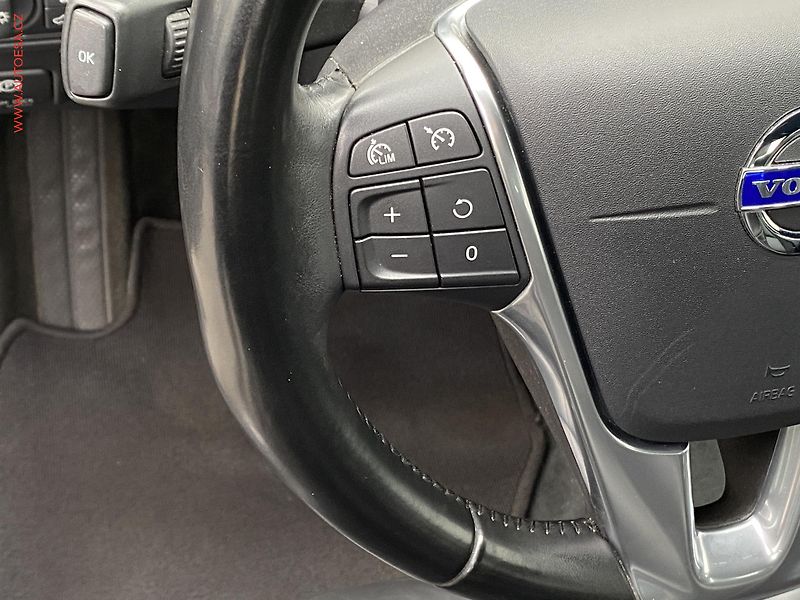 Volvo S60 (2013) 2.4 D5, Summum, bixen - fotka 14 z 19