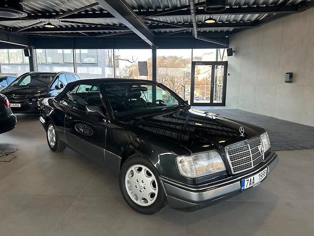 Mercedes-Benz 124 (1995) E320 24V kabriolet - fotka 13 z 28