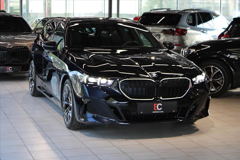 BMW Řada 5 520d xDrive M Sport Pro DAProf - fotka 34 z 35