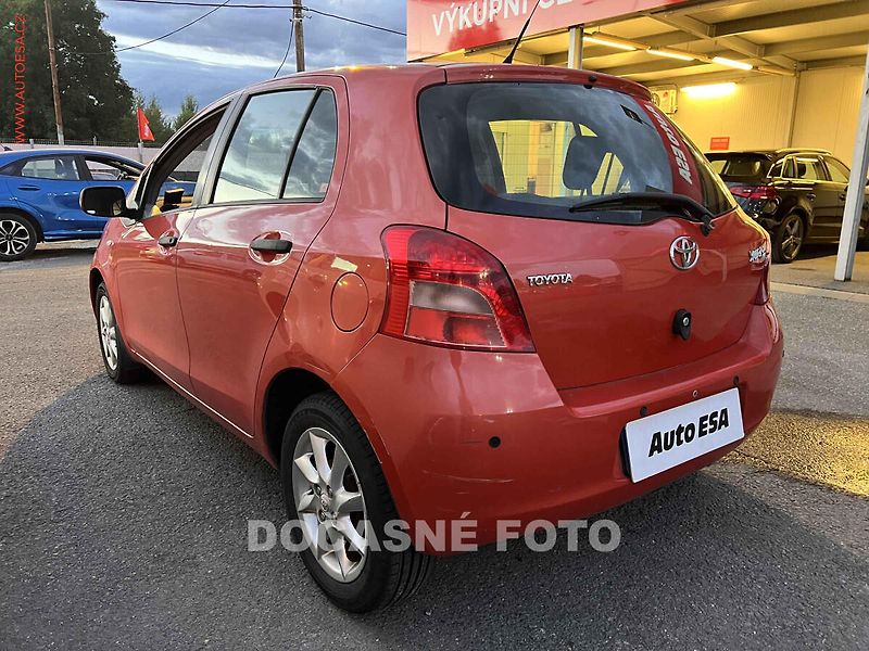 Toyota Yaris (2007) 1.0 i, ČR, AC - fotka 2 z 3