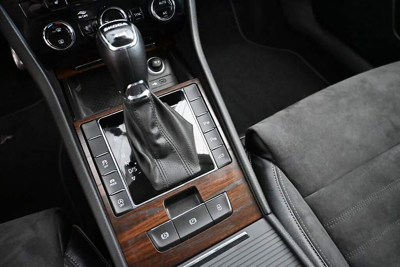 Škoda Superb (2023) 2.0 DSG 4x4 SCOUT Matrix LED T - fotka 23 z 40