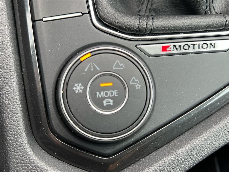 Volkswagen Tiguan 2,0 TDi 147 kW 7DSG 4MOTION EL - fotka 27 z 32