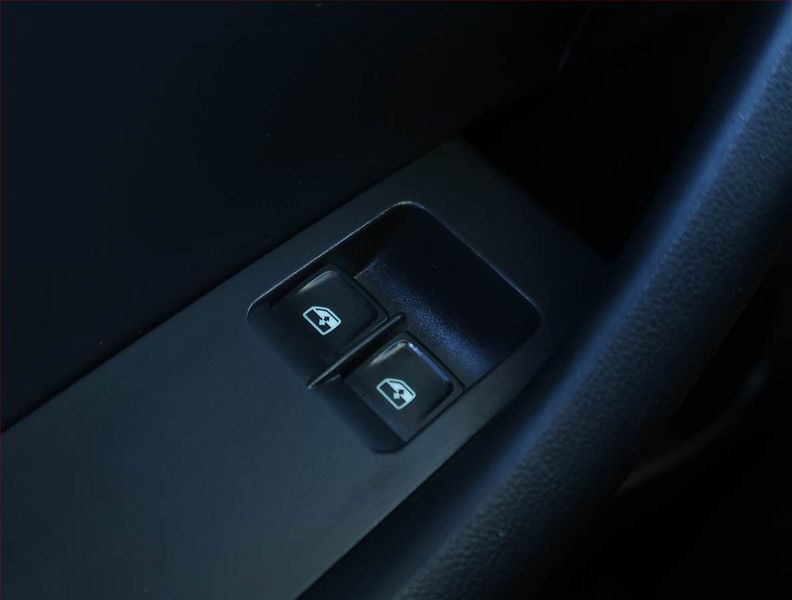 Škoda Rapid (2016) Spaceback 1.2 TSI, Serv.kniha - fotka 15 z 17