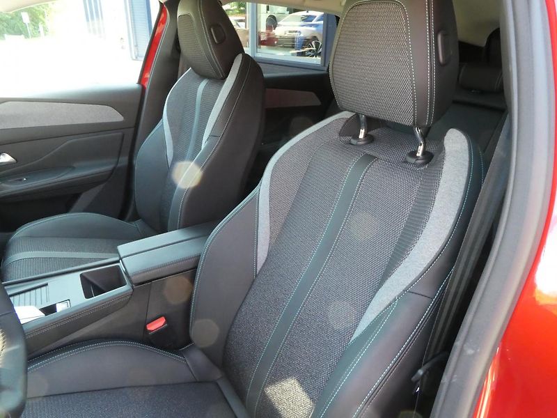 Peugeot 308 (2023) SW ALLURE 130k PT EAT8 - fotka 12 z 27