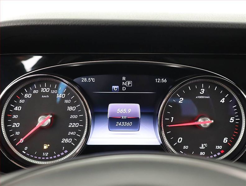 Mercedes-Benz Třídy E (2017) E 220 d, Automat, Kůže, Navi - fotka 11 z 26