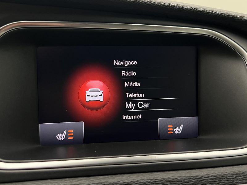 Volvo V40 D2 MOMENTUM MAN - fotka 35 z 38