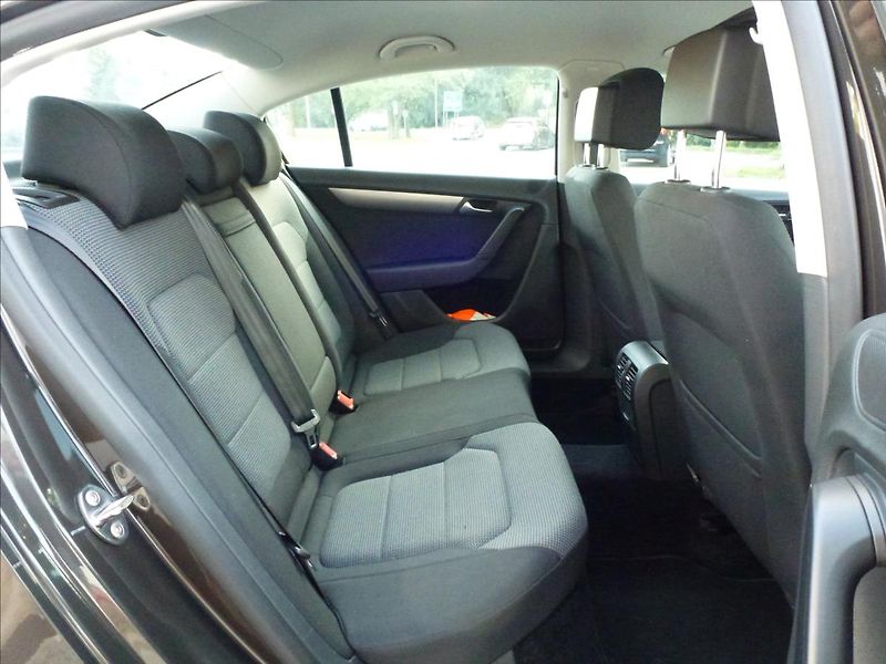 Volkswagen Passat 1,6 TDI Serviska, TOP STAV !!! - fotka 23 z 60