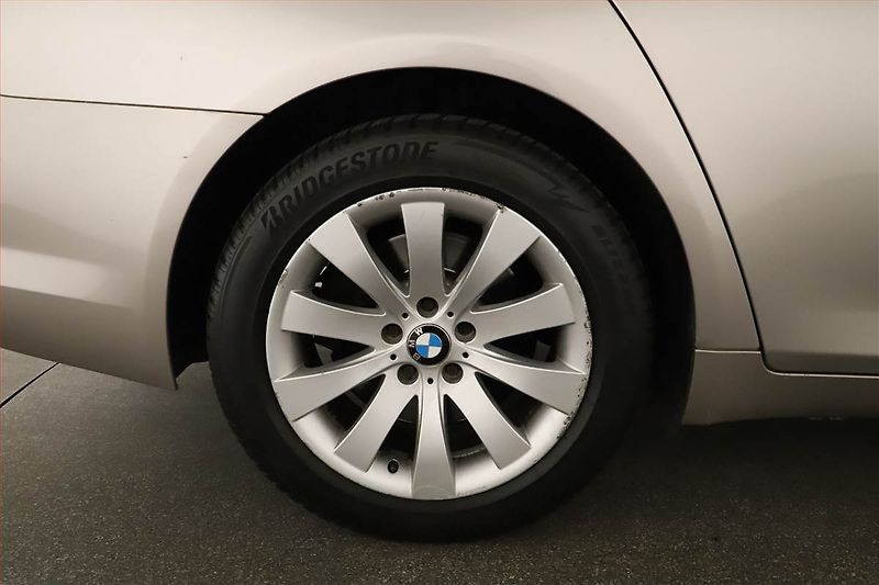 BMW Řada 7 (2010) 740d xDrive, 4X4, Automat - fotka 22 z 22