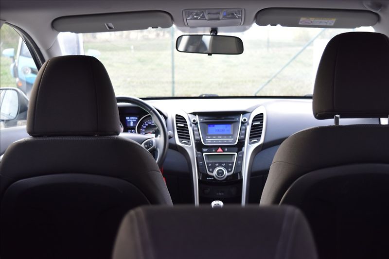 Hyundai i30 1,6 CRDi 81KW BALCK & LIME - fotka 15 z 48