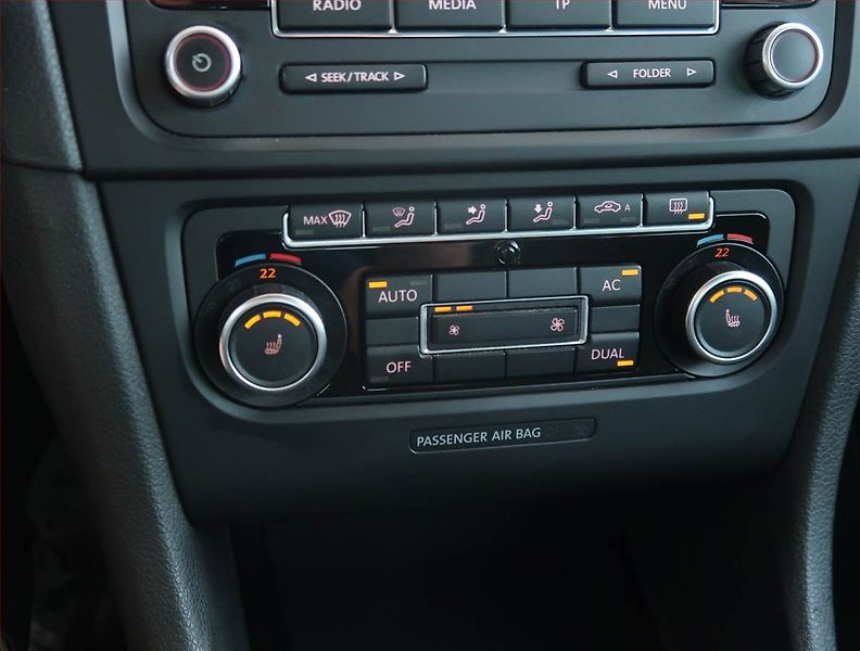 Volkswagen Golf (2012) R-Line 1.6 TDI, Tempomat - fotka 17 z 19