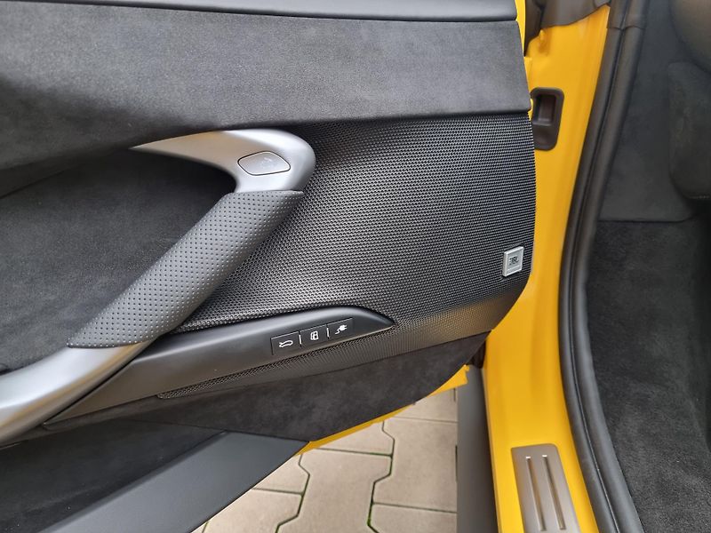 Ferrari 296 GTB (2024) LIFT JBL CARBON RACING ADAS - fotka 8 z 21