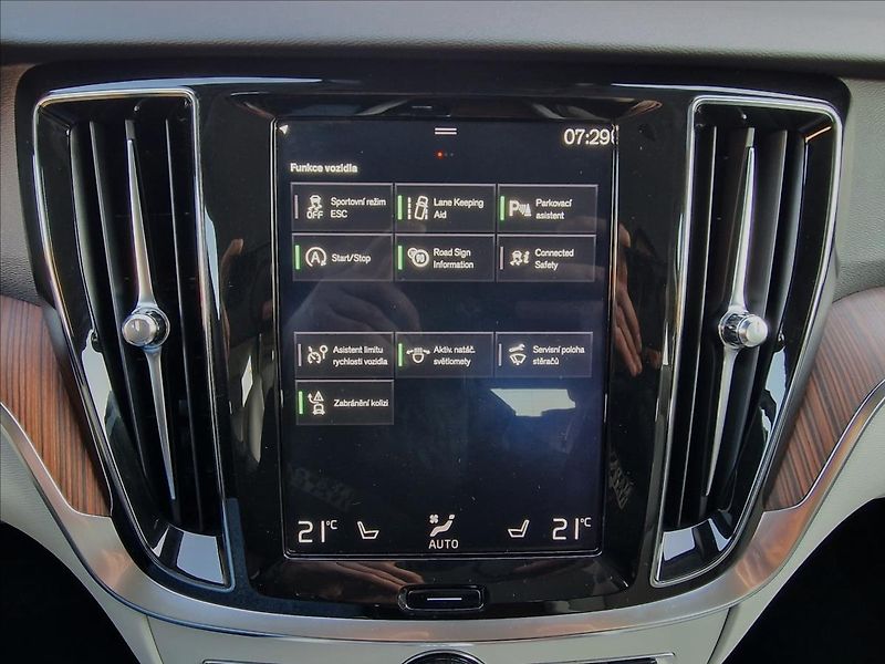 Volvo V60 D4 Cross Country AWD,ČR,1.Maj - fotka 35 z 50