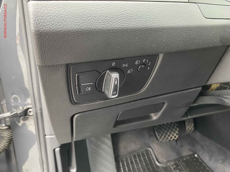 Volkswagen Passat (2016) 2.0 TDi, DSG, park.asist - fotka 15 z 19