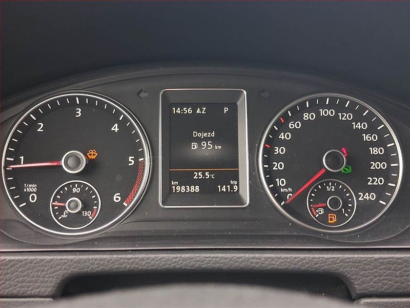 Volkswagen Multivan (2014) Highline 2.0 TDI 4Motion, ČR - fotka 11 z 20