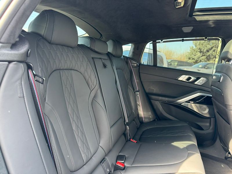 BMW X6 M60i xDrive TOP - fotka 31 z 31