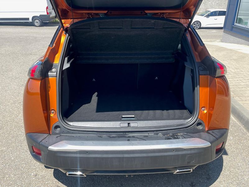 Peugeot 2008 (2020) Allure1,2 PuireTech 130k Mna6 - fotka 5 z 7